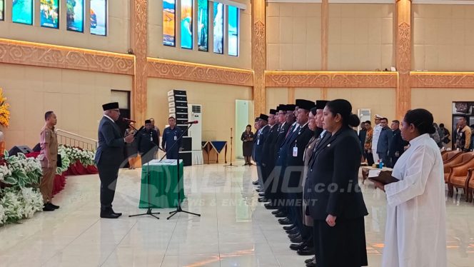 
 Penjabat Gubernur Waterpauw Rotasi Belasan Pimpinan Tinggi Pratama Papua Barat