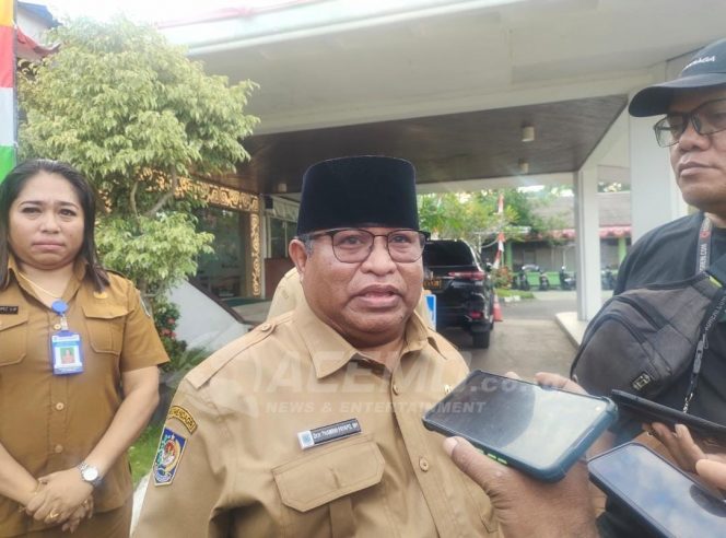 
 Pemprov Papua Barat Serahkan Dana Hibah Operasional Kepada 10 Lembaga Vertikal