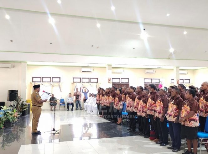 
 Bupati Manokwari Lantik Bamuskam di 73 Kampung dan Ganti 13 Kepala Kampung