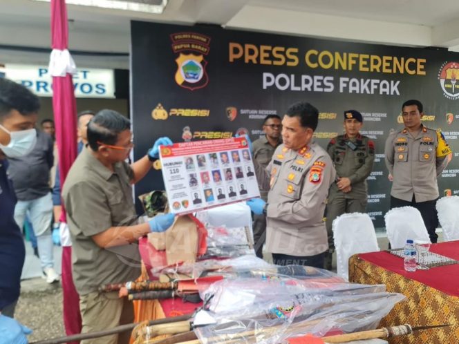 
 Rilis Kasus Kramamongga, Kapolda Papua Barat Ungkap Motif Penyerangan