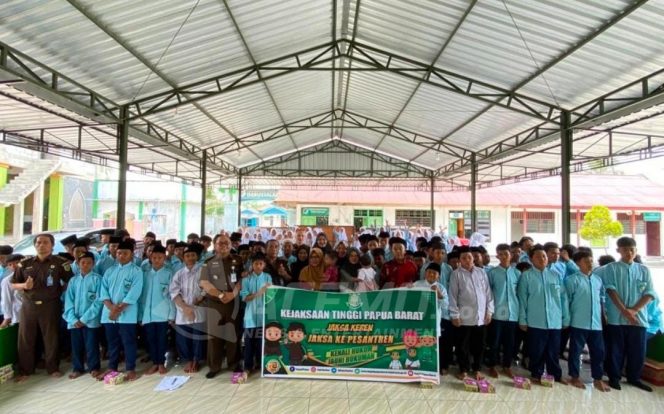 
 Edukasi Hukum Sejak Dini, Kejati Papua Barat Penyuluhan ke Pondok Pesantren