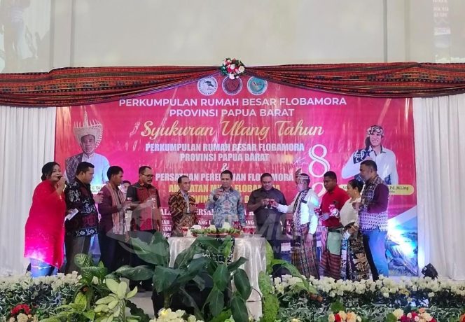 
 Hadiri Perayaan HUT ke- 8, Bupati Apresiasi Kontribusi Masyarakat Flobamora di Manokwari