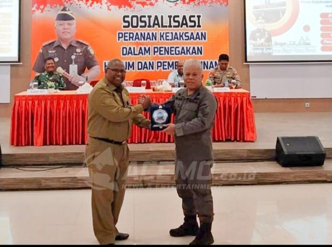 
 Kajati PB Sosialisasikan Peran Jaksa dan Tinjau Lahan Pembangunan Kantor Kejari Sorsel
