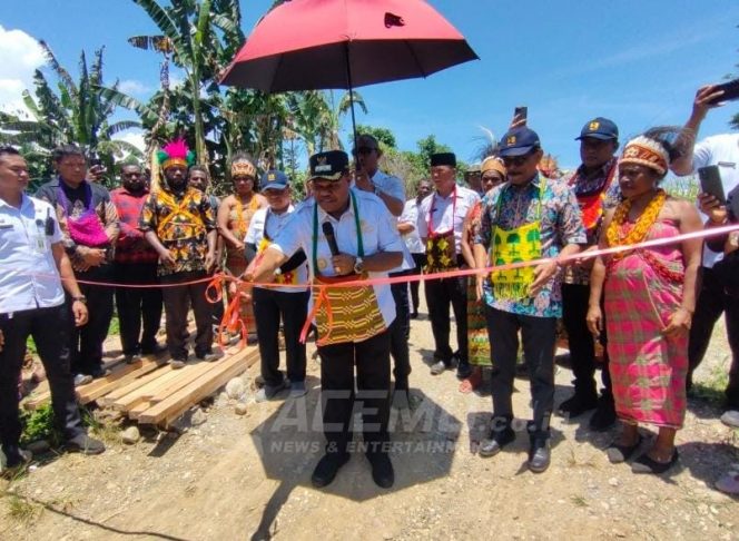 
 Bupati Resmikan Proyek Pembukaan Jalan Baru Andai Menuju SP 1