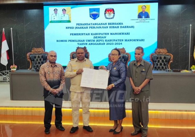 
 Pemkab Manokwari Teken NPHD Bersama KPU Senilai 50 Milyar