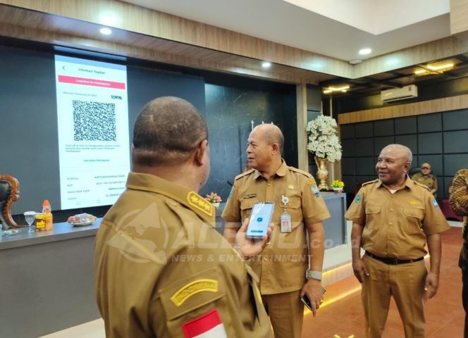 
 Bupati Manokwari Rasakan Kemudahan Bayar Pajak Dengan Noken Payment
