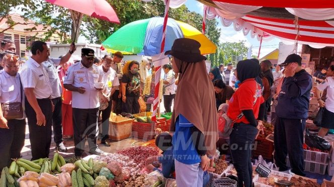 
 Bantu Masyarakat, Bupati Manokwari Minta Gerakan Pangan Murah Diintensifkan