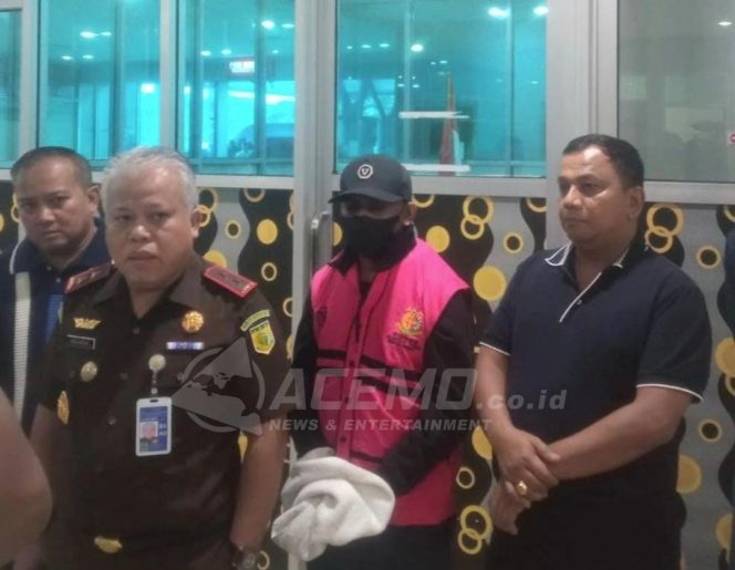 
 Kejati PB Jemput  RFYR Tersangka Tipikor Dermaga Yarmatum, Tiba Di Manokwari