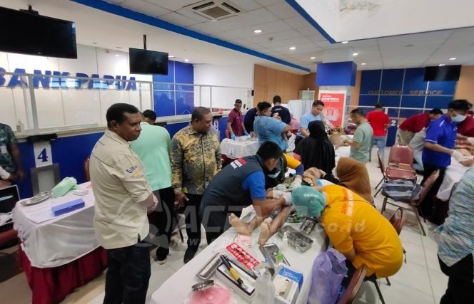 
 Semarak HUT Manokwari, Bank Papua dan PMI Gelar Donor Darah dan Sunat Massal