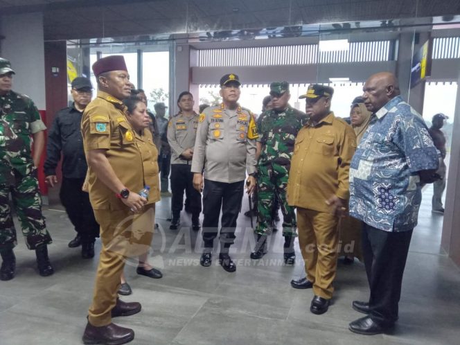 
 Pj. Gubernur Ali Baham Tinjau Kesiapan  Bandara Siboru Fakfak Sebelum Diresmikan Presiden