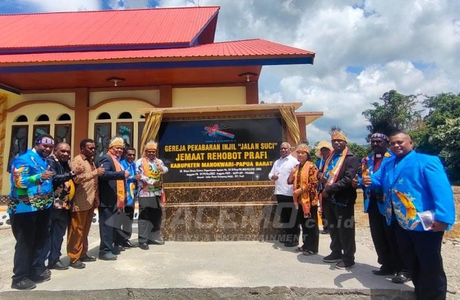 
 Bupati Manokwari Tahbiskan Gedung Gereja GPI Jalan Suci Jemaat Rehobot Prafi