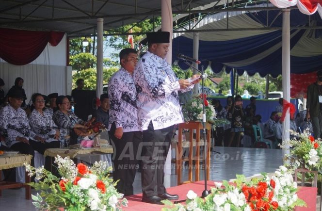 
 HUT PGRI Ke-78, Bupati Manokwari : Guru Menjadi Pelukis Masa Depan Peradaban Negeri
