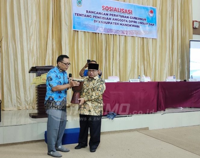 
 Kesbangpol Papua Barat Sosialisasikan Rancangan Pergub DPRK Dari Unsur OAP
