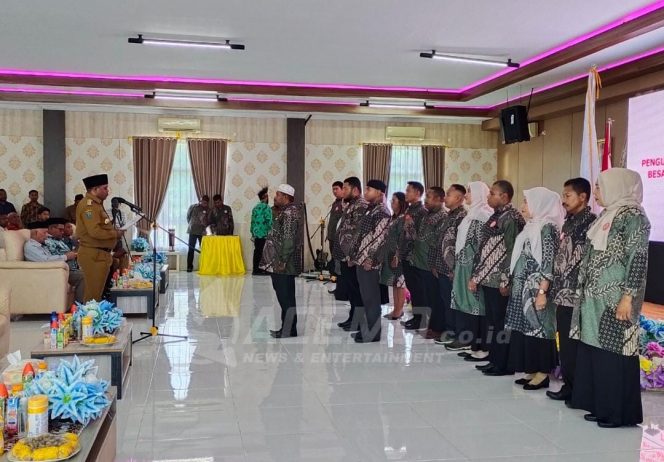 
 Bupati Manokwari Lantik Pengurus Kerukunan Keluarga Fakfak