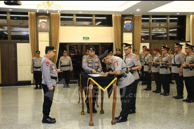 
 Kapolri Lantik Brigjen Pol Johnny Eddizon Isir Sebagai Kapolda Papua Barat