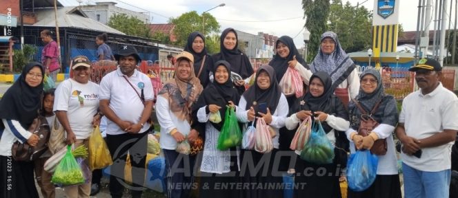 
 Dukung Ekonomi Masyarakat, ASN Kemenag Borong Jualan Mama-Mama Papua