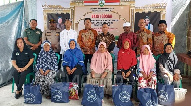 
 Yayasan Bina Swara Papua Beri Bingkisan Sembako Kepada Warga Lansia Di Distrik Masni