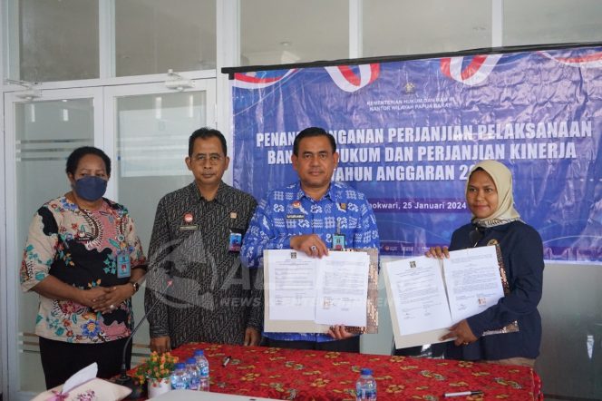 
 Kanwil Kemenkumham Papua Barat Teken Perjanjian Bantuan Hukum Dengan 5 OBH