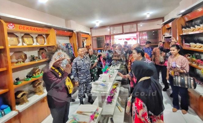 
 Resmikan Galeri Dekranasda, Bupati Hermus Harap Jadi Wadah Pegiat Seni Dan UMKM Lokal