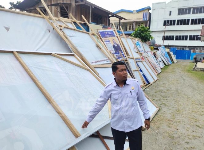 
 Bawaslu Manokwari Tertibkan 156 APK Dan Terima 5 Laporan Pemasangan Tanpa Ijin