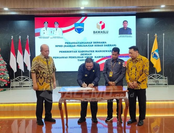 
 Pemda Manokwari Teken NPHD Bersama Bawaslu Senilai Rp 19 Milyar Untuk Pemilu