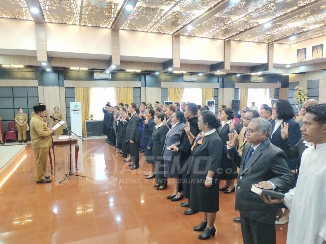 
 Bupati Manokwari Lantik dan Kukuhkan 65 Kepsek dan Pengawas Sekolah