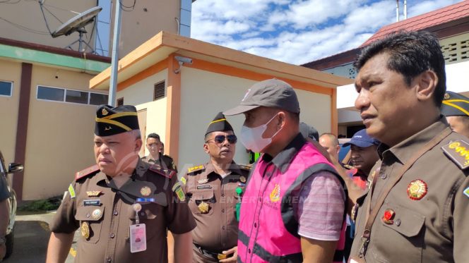 
 Kejati Papua Barat Tangkap ‘JB’ DPO Tipikor Pembangunan Pasar Babo T.Bintuni