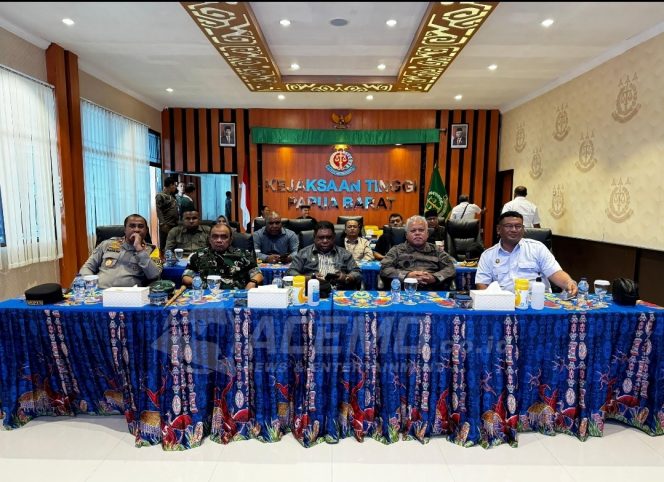 
 PJ Gubernur PB Bersama Forkopimda Pantau Quick Count Pemilu 2024