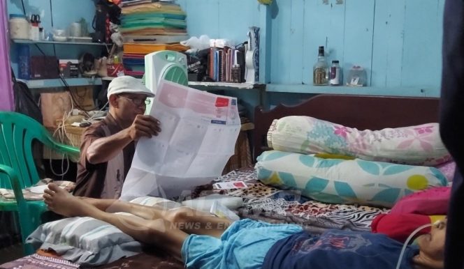 
 Ada 3 Pemilih Yang Sakit, Petugas KPPS PSU TPS 17 Pungut Suara Di Rumah Warga