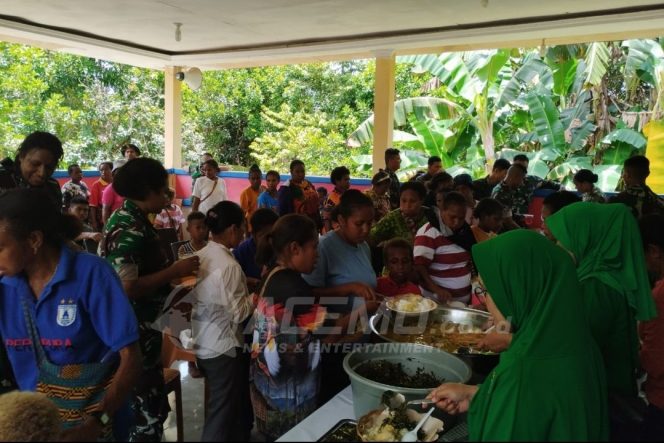 
 Jumat Berkah, Bintaljarahdam dan Ajendam XVIII/Kasuari Makan Bersama Warga Cigebey