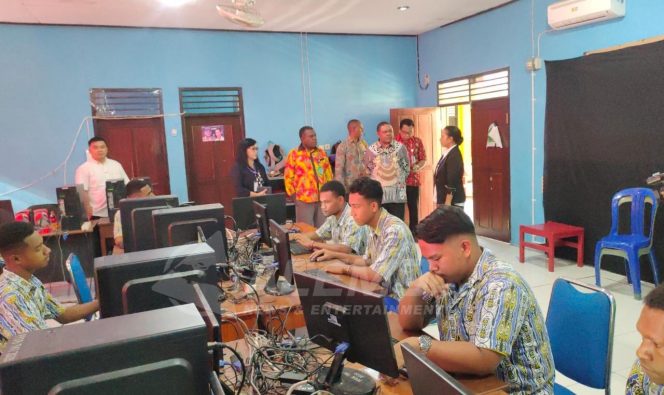 
 Bupati Manokwari Pantau Pelaksanaan Ujian SMA/SMK Di Manokwari