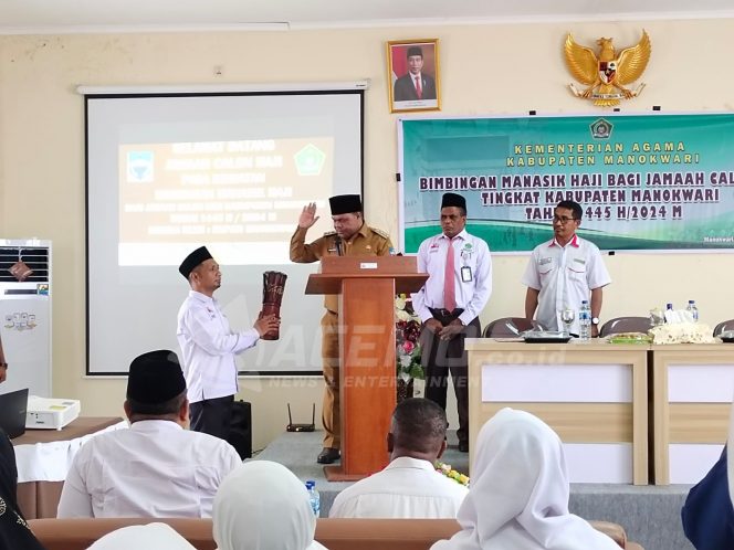 
 Bupati Manokwari Buka Bimtek Manasik Haji Bagi 170 Calon Jamaah Haji