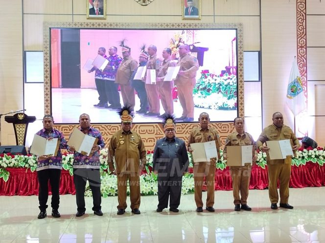 
 Pj. Gubernur Papua Barat Launching Seleksi Pengangkatan Anggota DPRK dan Serahkan SK Panpil