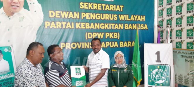 
 Bacagub Papua Barat, Wahidin Puarada Daftar Ke Partai Kebangkitan Bangsa