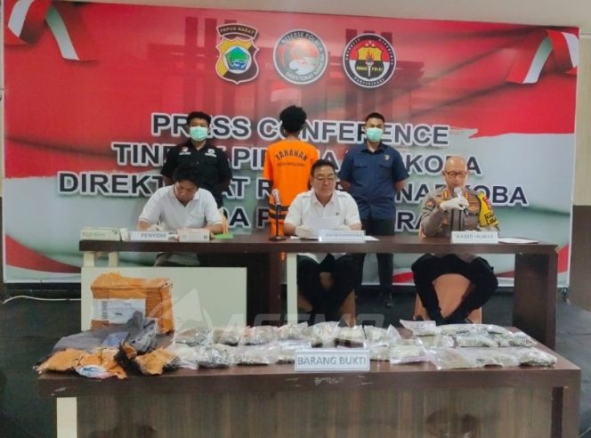 
 Hendak Ambil Paket Isi Ganja Dari Ekspedisi Pengiriman, DPO Lapas Sorong Diamankan