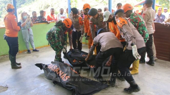 
 Update, Hari Kedua Evakuasi Korban Longsor Minyambouw. Tim SAR Berhasil Temukan 2 Korban MD