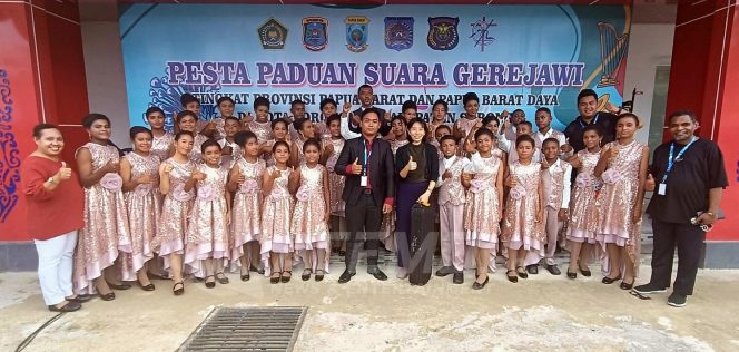 
 Kakanwil Kemenag Papua Barat Apresiasi Penampilan Paduan Suara Anak Kab. Raja Ampat.
