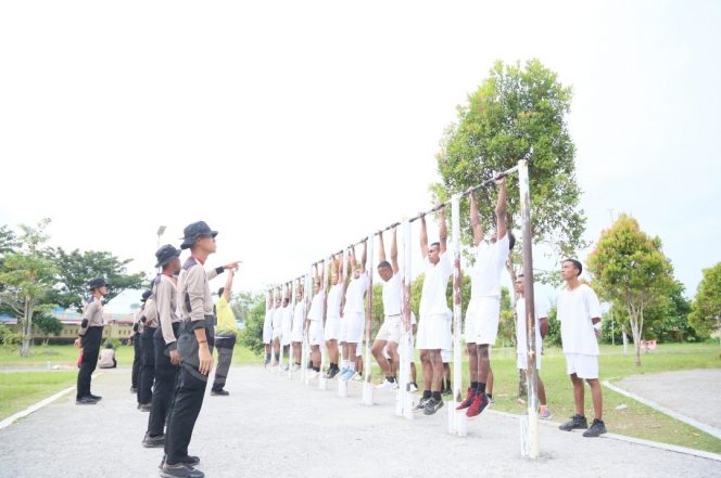 
 2.194 Casis Bintara Polri Polda Papua Barat Ikuti Tes Kesamaptaan Jasmani