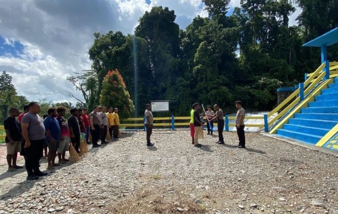 
 Jelang HUT Bhayangkara ke-78 Polsek Prafi Gelar Bakti Sosial Untuk Masyarakat