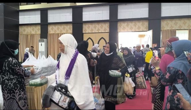 
 Jama’ah Haji Kloter 20 Papua Barat Tiba Di Embarkasi Makassar