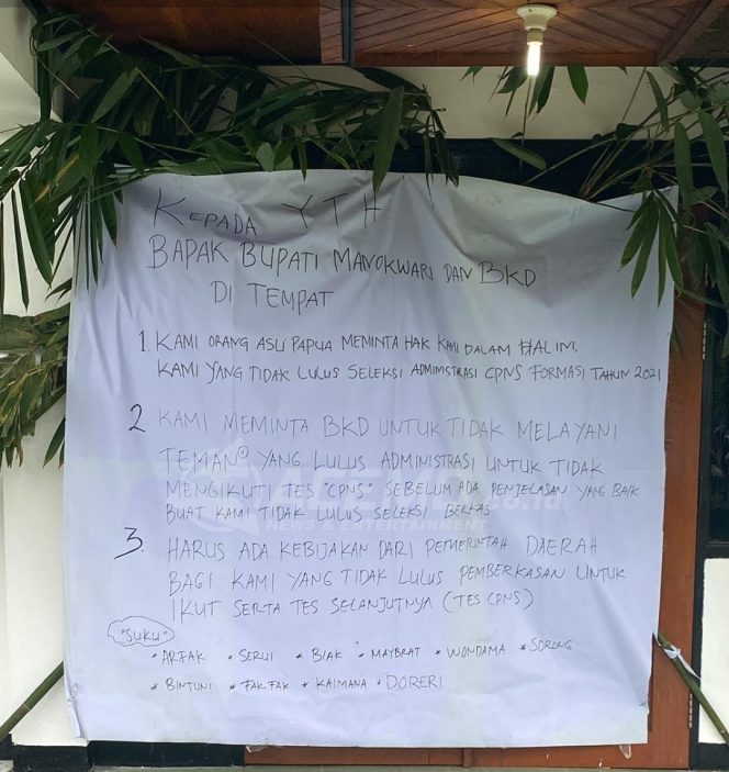 
 Tak Terima Hasil Seleksi Berkas CPNS 2021, Pencaker OAP Palang Kantor BKD Manokwari