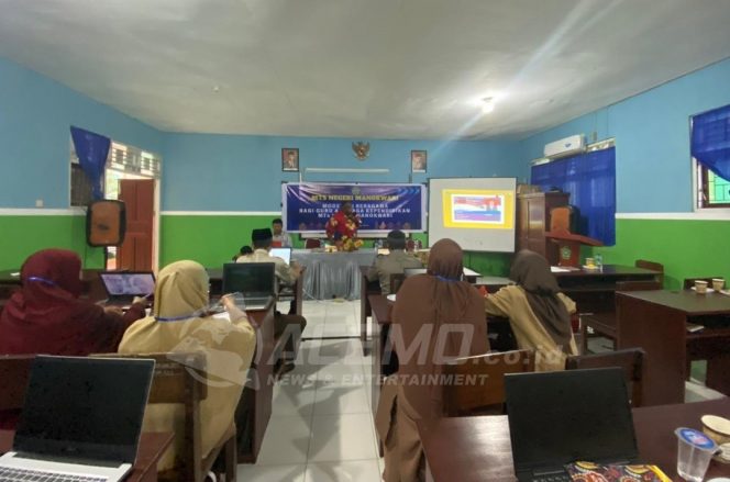 
 MGMP MTs Negeri Manokwari, Kanwil Kemenag PB Paparkan Pentingnya Moderasi Beragama