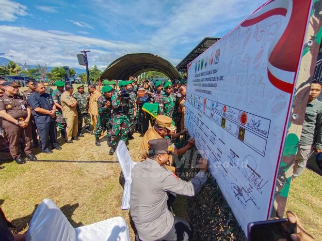
 Pangdam XVIII Kasuari Pimpin Deklarasi Pilkada Damai Di Papua Barat