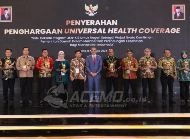 
 Wapres Ma’ruf Amin Berikan Penghargaan UHC Awards Kepada 493 Kepala Daerah , Papua Barat Raih Kategori Utama