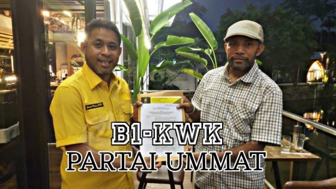 
 Partai UMMAT Serahkan SK Dukungan Kepada Pasangan Yo-Join Maju Pilkada Teluk Bintuni