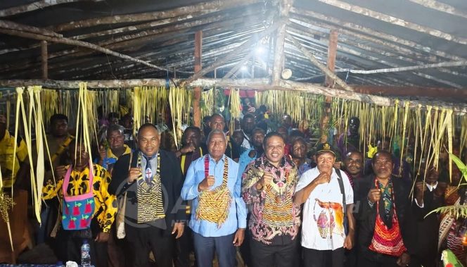 
 Bupati Hermus Dampingi DM Hadiri Perayaan Natal MD GPKAI  di Pegaf