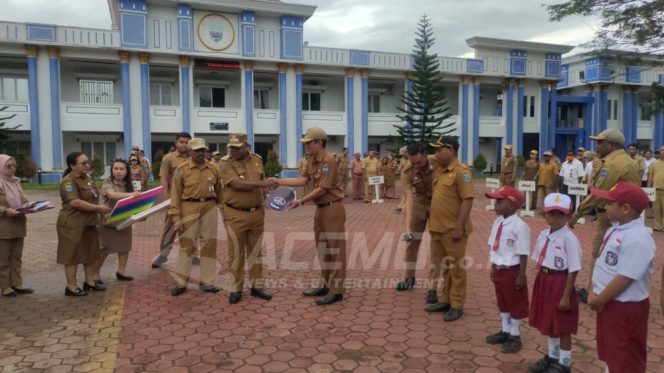 
 Tingkatkan Literasi Anak, Bupati Manokwari Serahkan Bantuan Mobil Perpusling