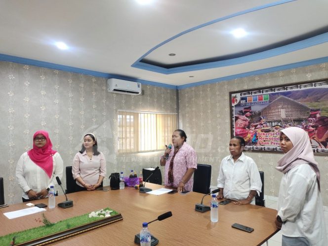 
 Uni Lubis Kukuhkan Pengurus FJPI Papua Barat