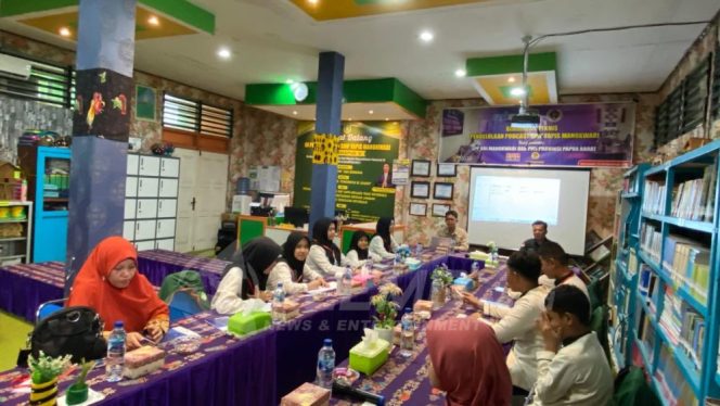 
 Gandeng PWI Papua Barat dan RRI Manokwari, SMP Yapis Manokwari Gelar Bimtek Jurnalistik dan Pengelolaan Podcast