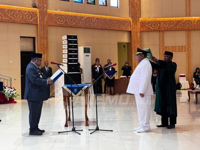 
 Pj. Gubernur Papua Barat Lantik Matret Kokop Sebagai Bupati Teluk Bintuni